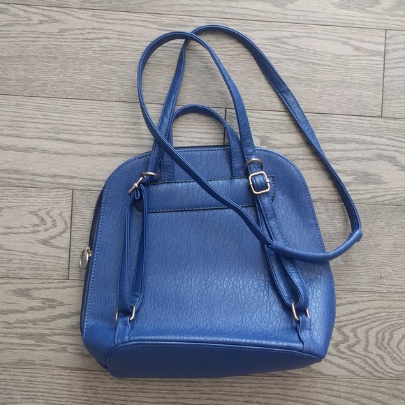 Nice faux leather bagpack 🍀💕🌸 - Picture 4 of 8